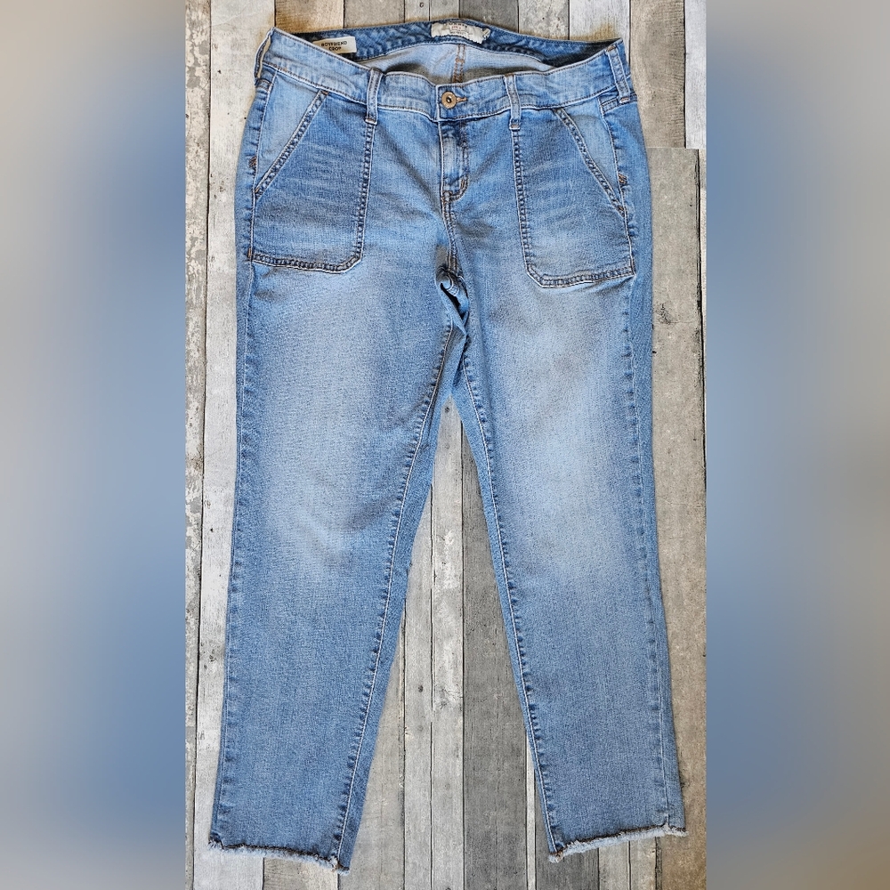 Torrid Jeans Boyfriend Crop, Mid-rise, Size 14 Regular, Lightwash, Stretchy